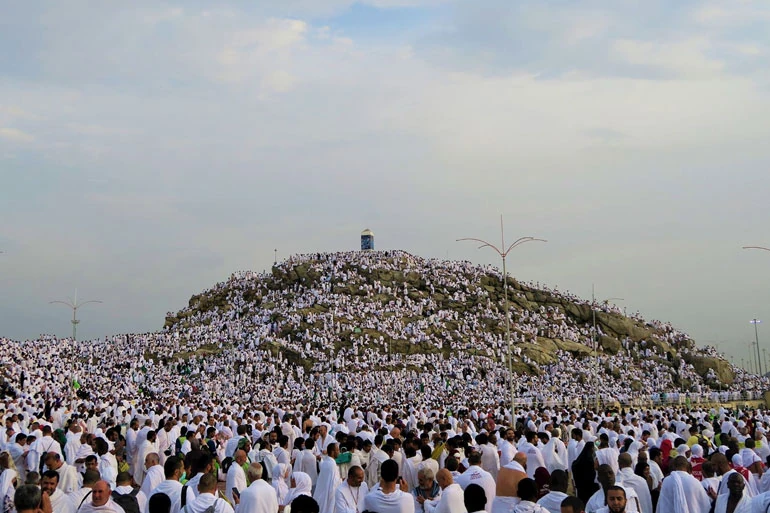 Pilgrims in white at Arafat during contemporary Hajj